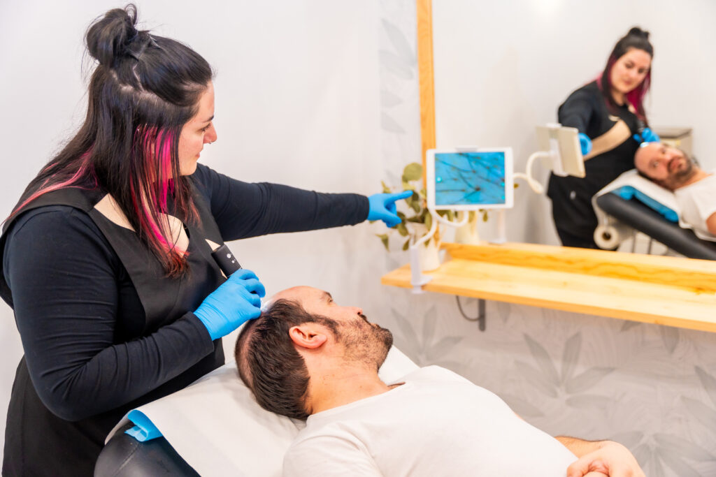 Dermatoscopia capilar para farmacêuticos: como incluir esse diferencial no atendimento