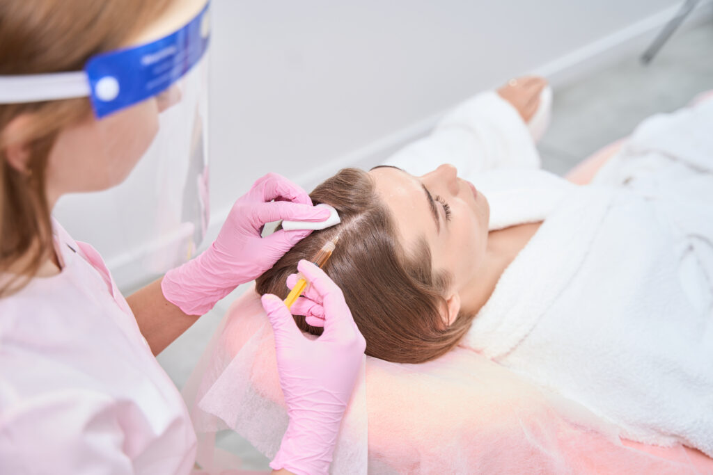 Queda capilar em adolescentes: atuação responsável do farmacêutico esteta